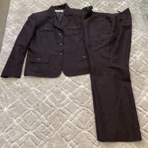 TAHARI DARK BROWN LINEN SUIT size 18